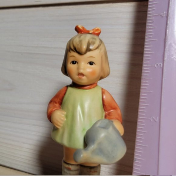 Hummel #729 TMK 7 "Natures Gift" from 1996 - Picture 5 of 6